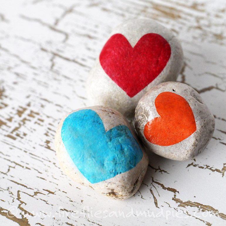 Gratitude Stones: A Thanksgiving Nature Craft for Kids | Fireflies and Mud Pies