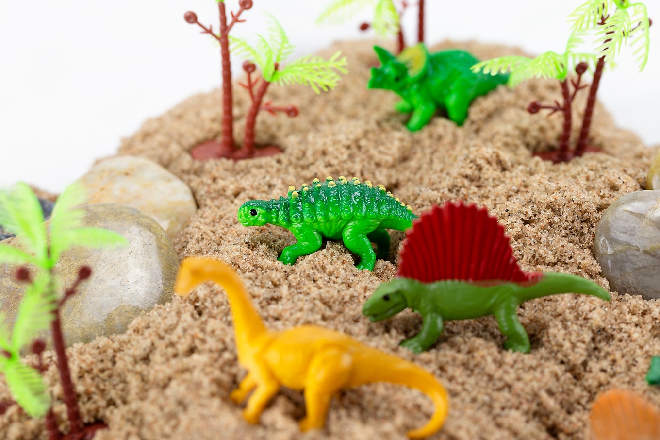 Easy DIY Dinosaur Sensory Bin Easy DIY Dinosaur Sensory Bin