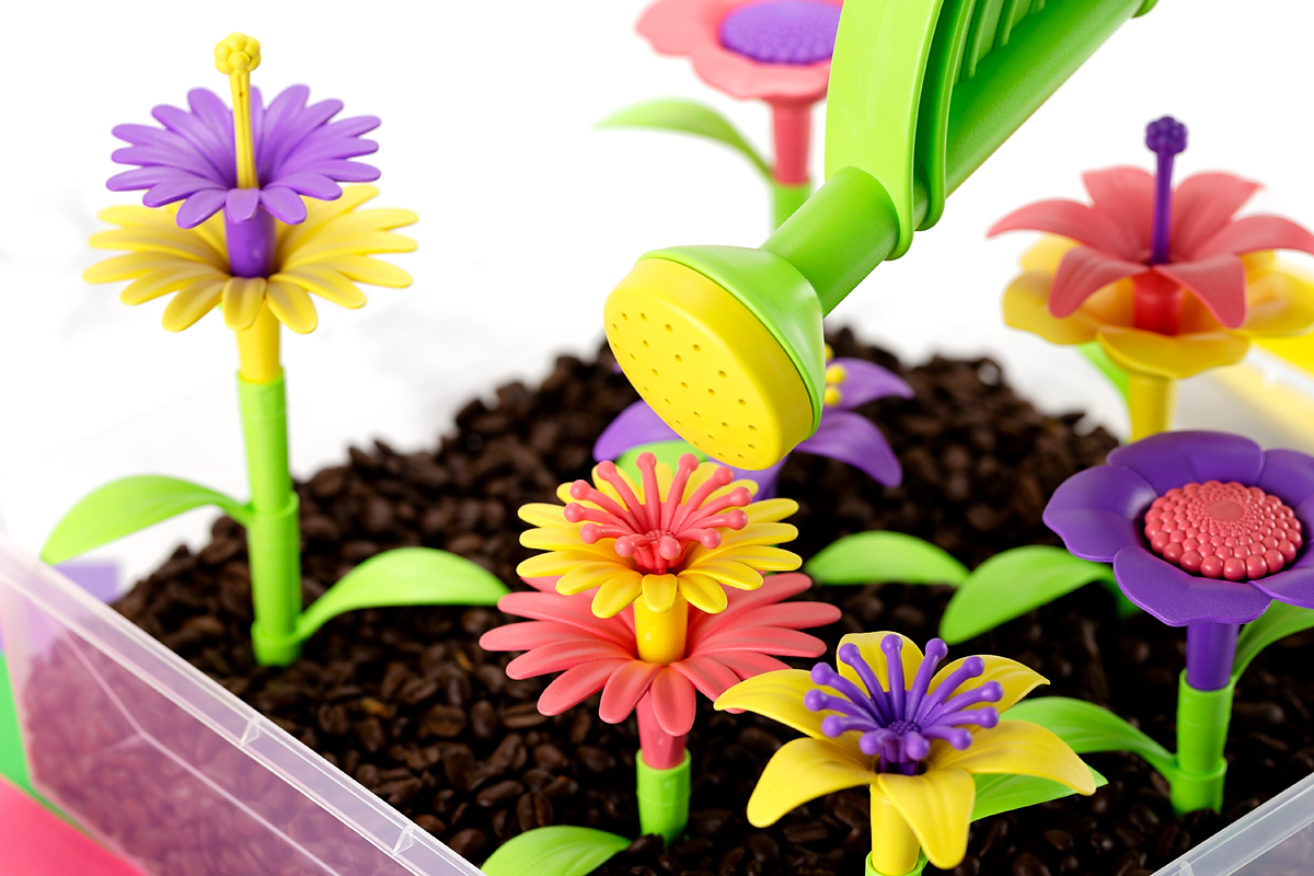 Toy Watering Can Watering Toy Flower Garden sensory bin for kids with watering can.