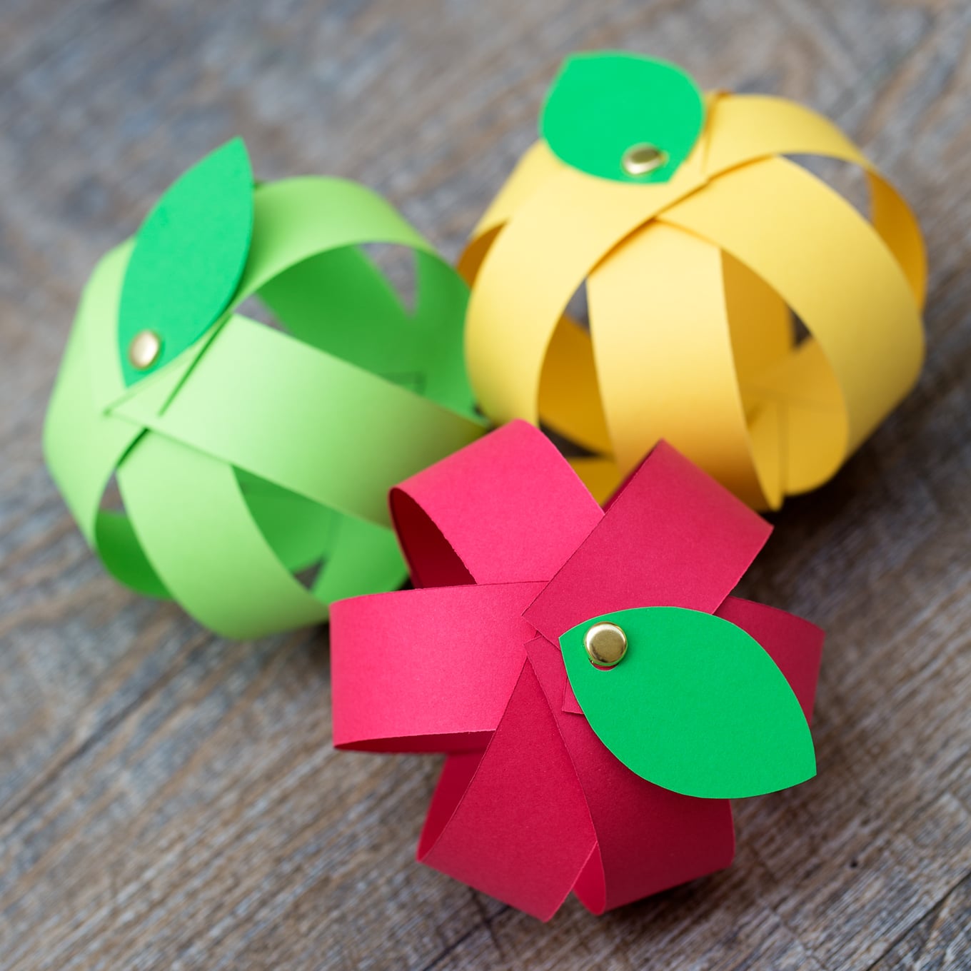 3D Paper Apples 3D Paper Apples