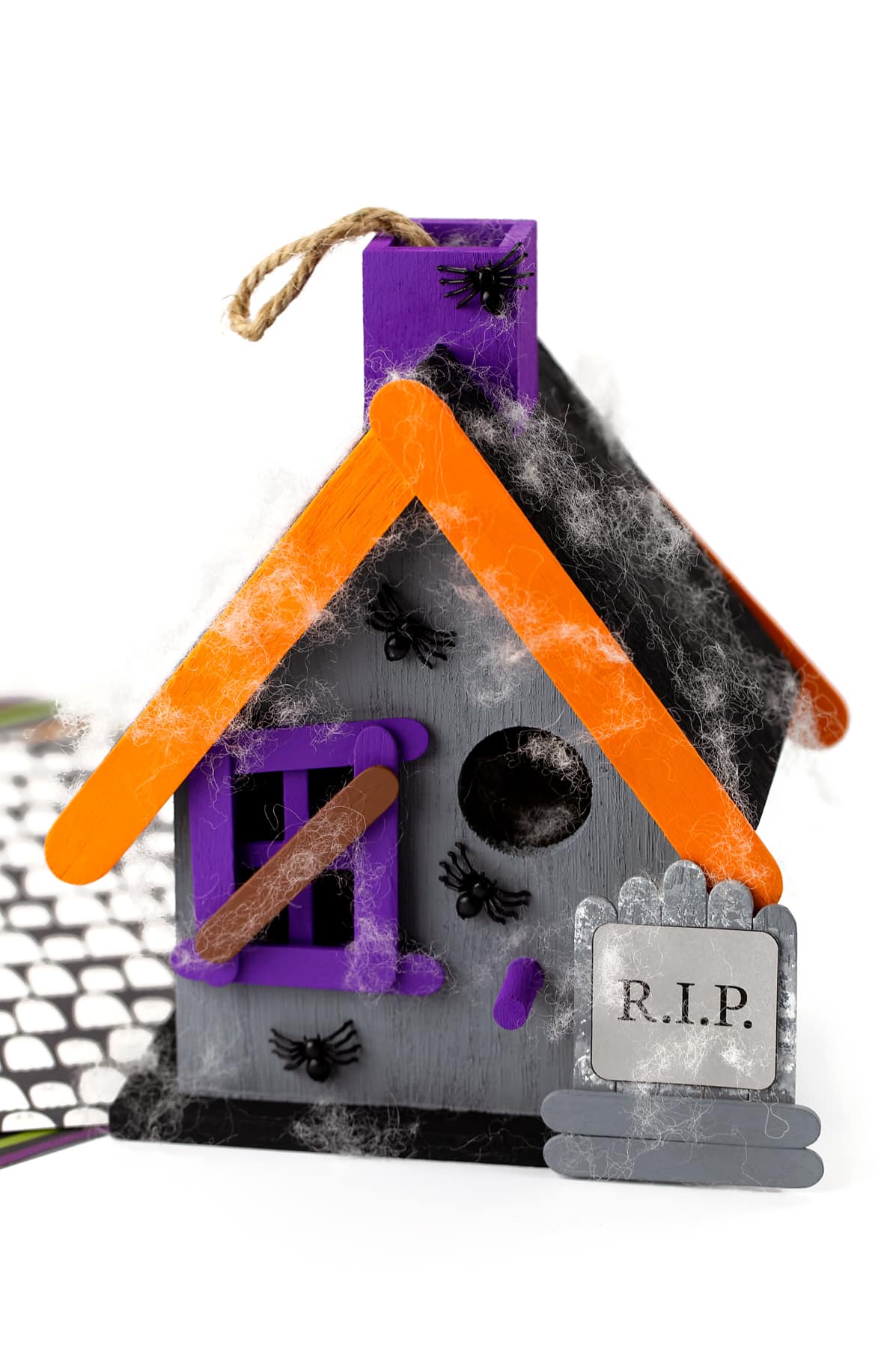 Haunted birdhouse craft for kids of all ages.