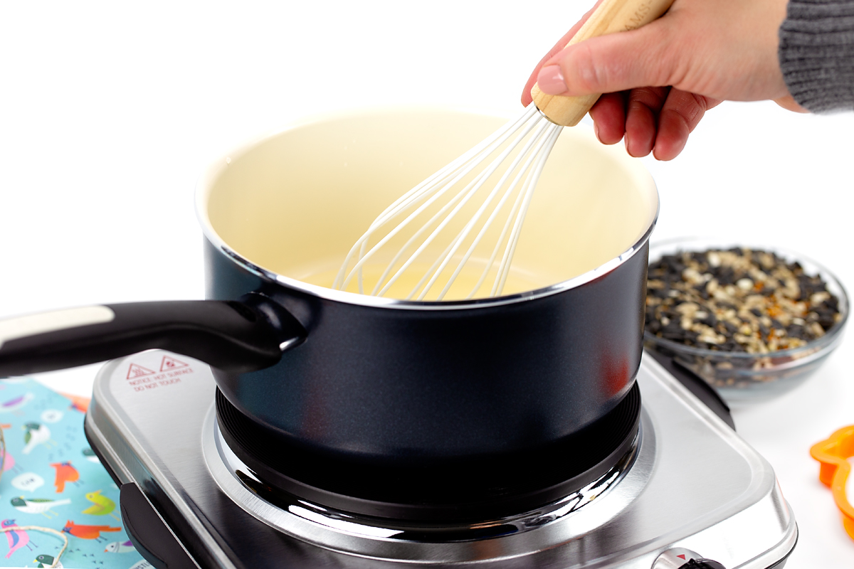 Boiling agar agar in a pot.