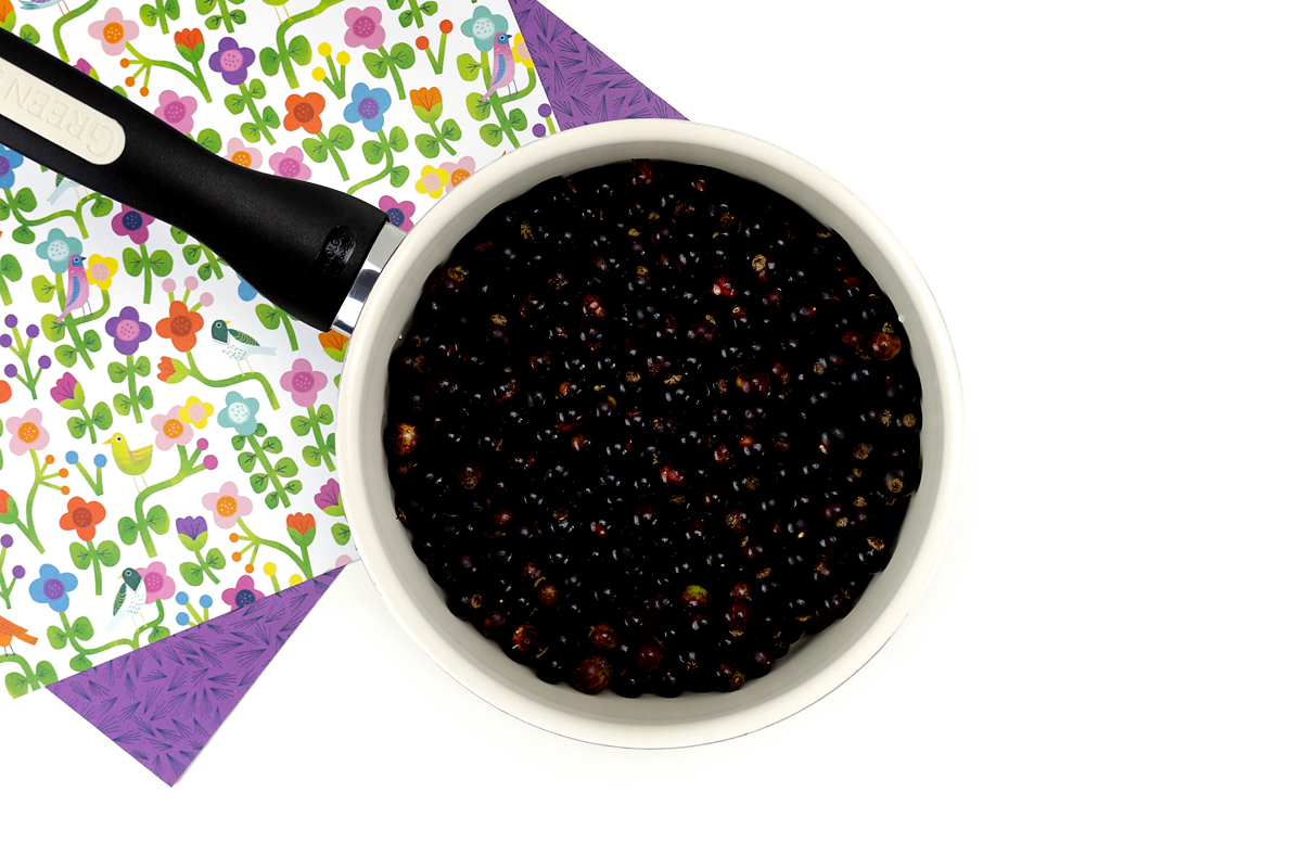 Blackcurrants in a pot.