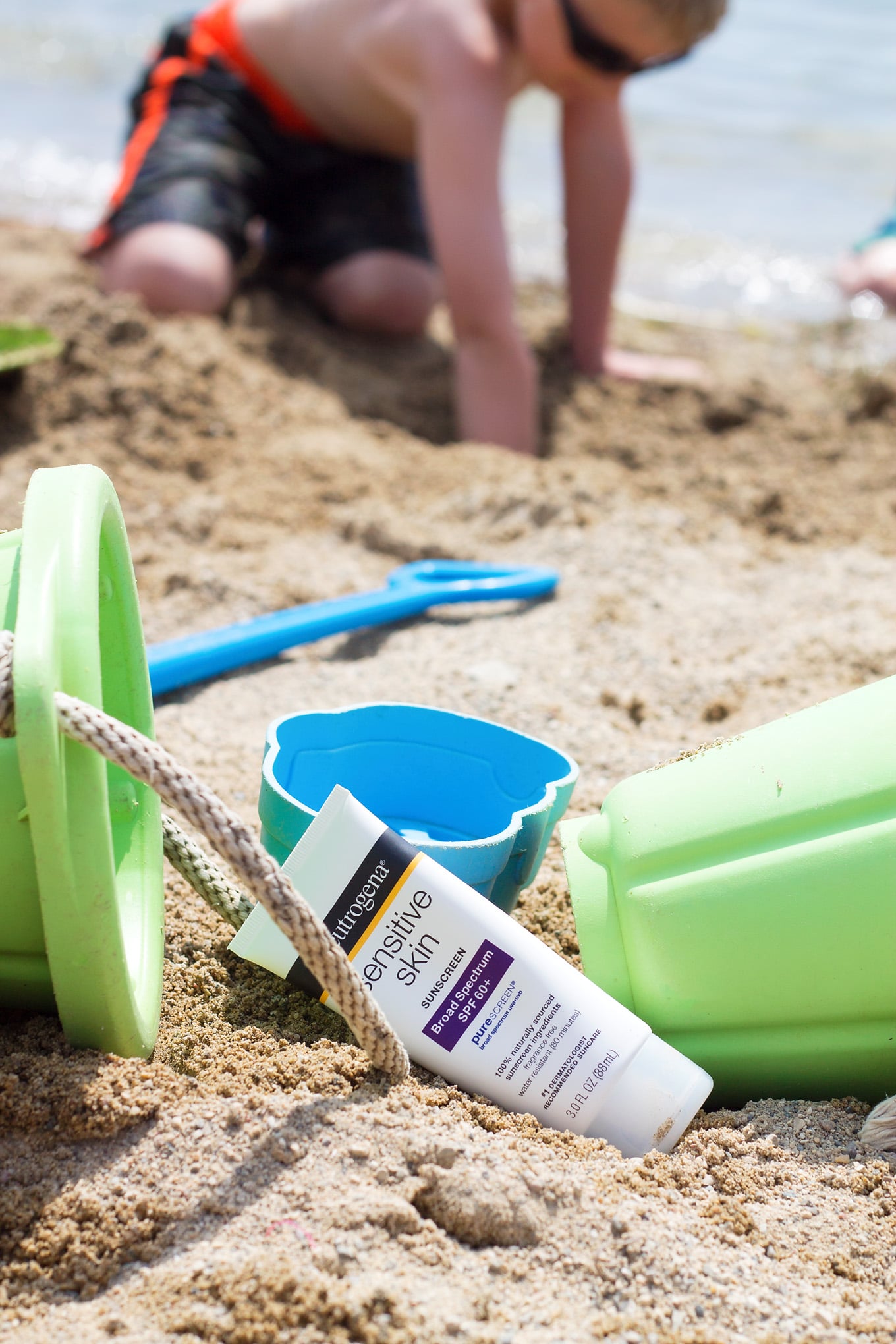 This Simple Beach Keepsake Craft is the perfect DIY souvenir for kids to remember their special seaside adventure!
