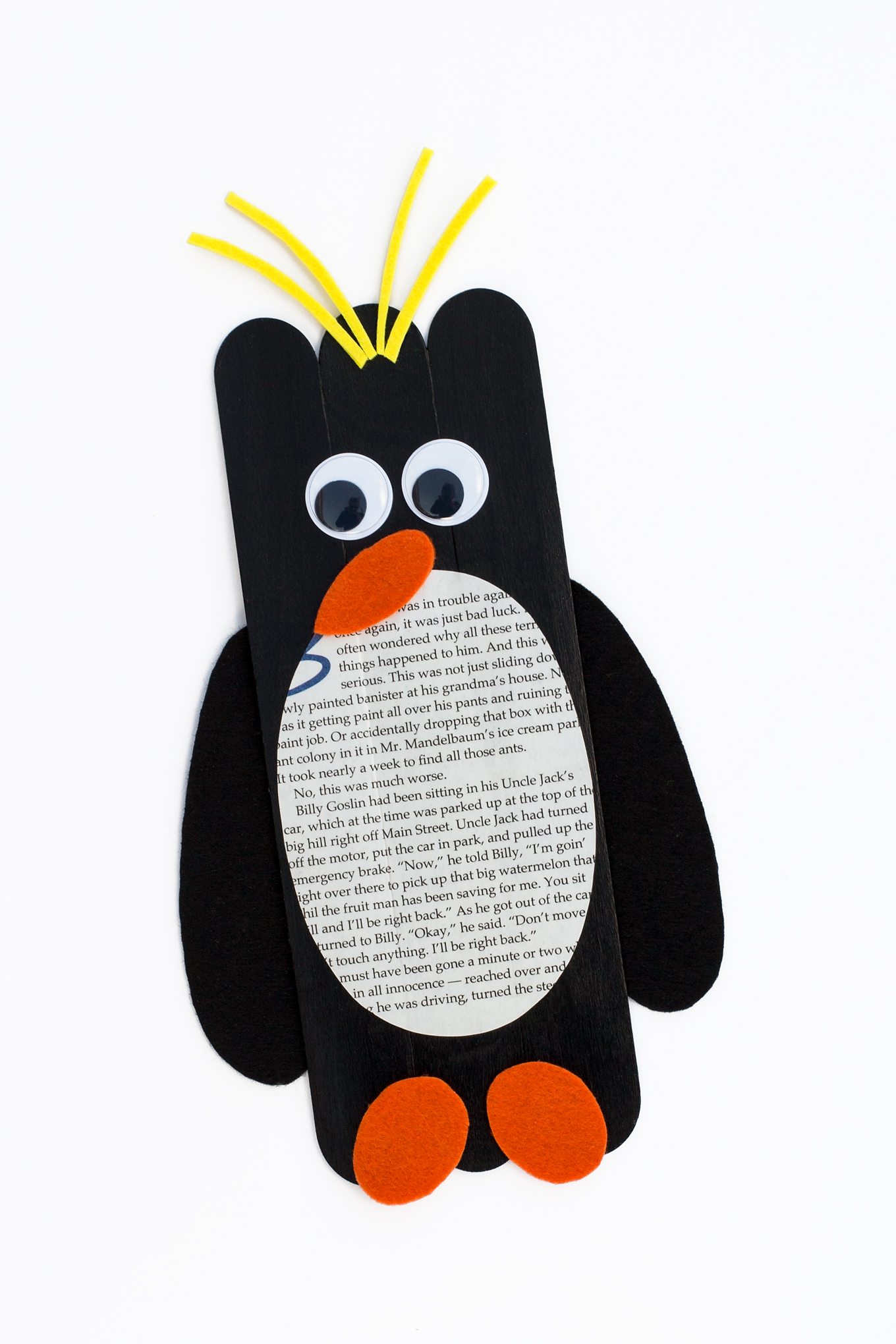 Crafters of all ages will enjoy making Giant Craft Stick Macaroni Penguins. Such a fun craft for winter! Craft Stick Macaroni Penguin