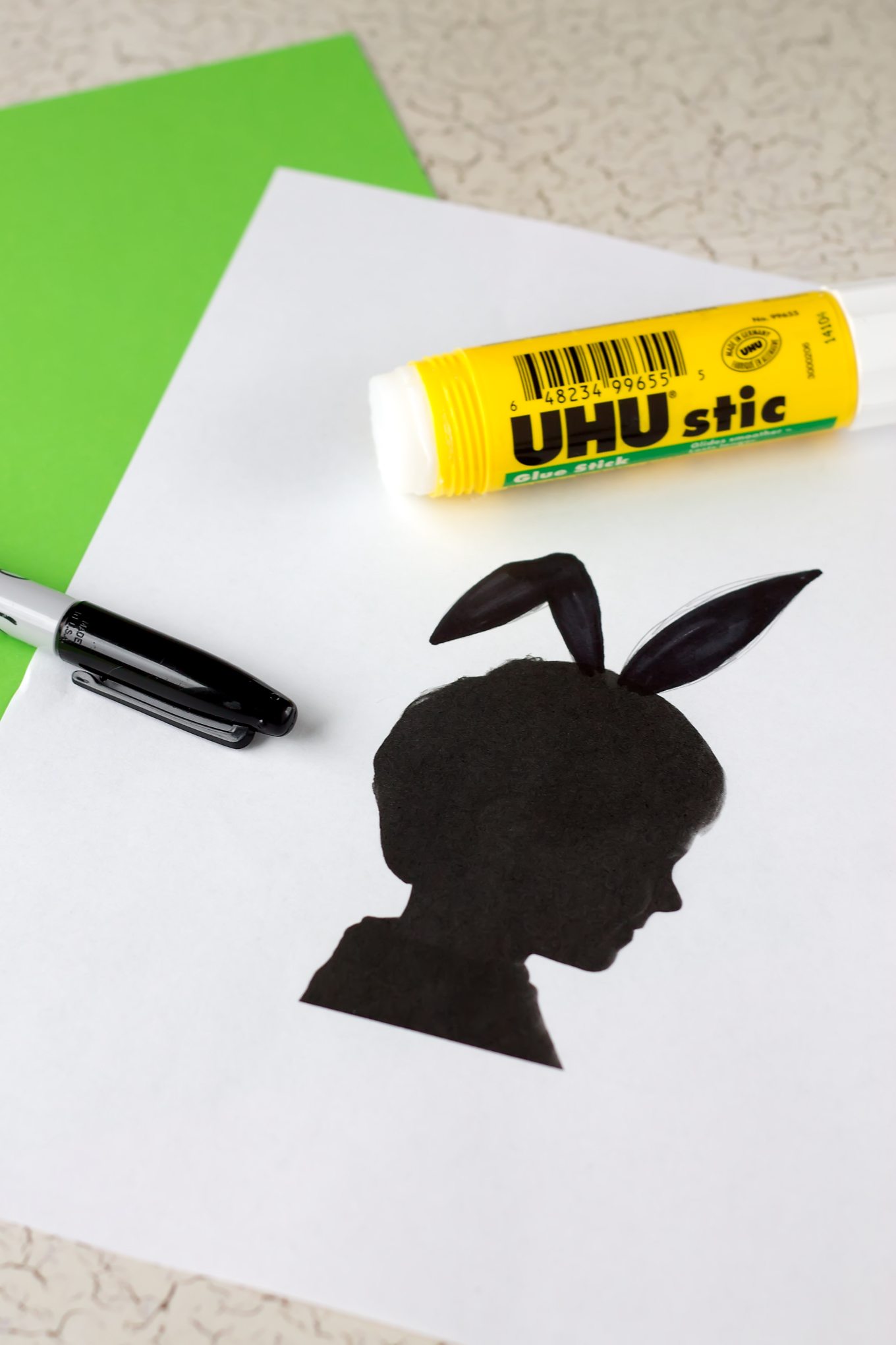 Easter Silhouette Portraits are an easy and fun Easter keepsake craft to make with your kids and enjoy year after year. It also makes a great gift! #easterkeepsakecraft #easter #silhouettecrafts #photocrafts #preschoolcrafts Easter Silhouette Portraits In-Process