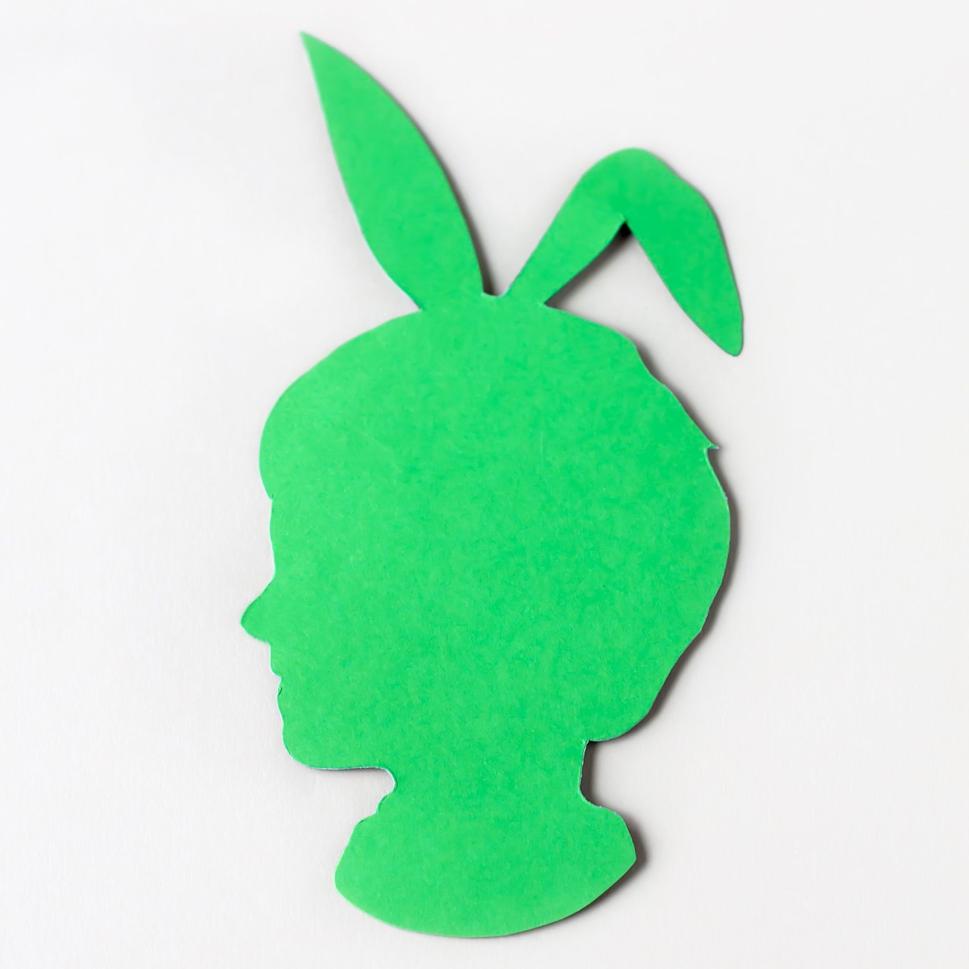 Easter Silhouette Portraits are an easy and fun Easter keepsake craft to make with your kids and enjoy year after year. It also makes a great gift! #easterkeepsakecraft #easter #silhouettecrafts #photocrafts #preschoolcrafts Easter Silhouette Portraits In-Process