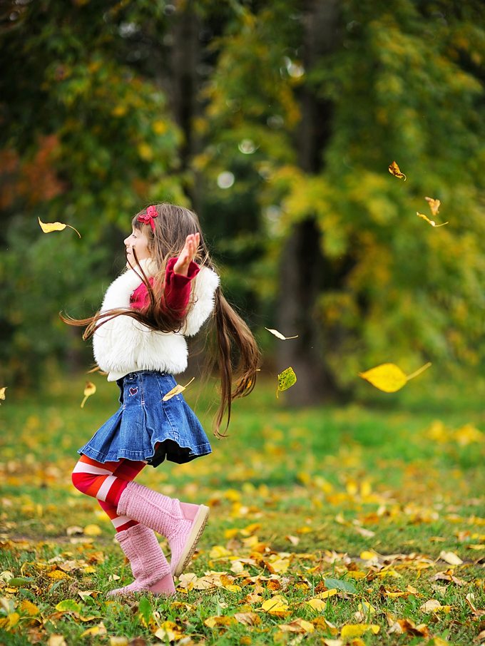 If you're on a quest to make the most of this beautiful, fleeting season with your family in simple, budget-friendly ways, then you'll appreciate this list of 10 Ways to Enjoy Simple Fall Family Fun.