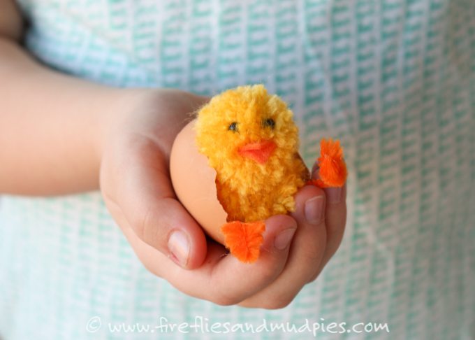 Simple Pom Pom Baby Chicks – Learn how to make pom pom pets for Easter. These adorable baby chicks are the perfect Easter basket addition and can be made with simple craft supplies.