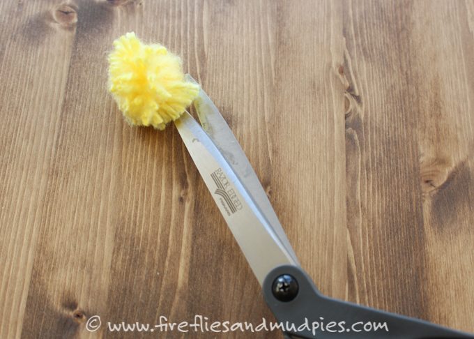 Simple Pom Pom Baby Chicks – Learn how to make pom pom pets for Easter. These adorable baby chicks are the perfect Easter basket addition and can be made with simple craft supplies.