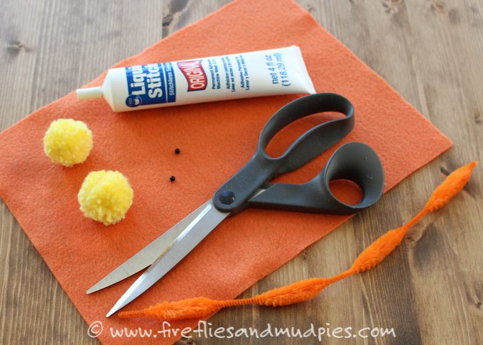 Simple Pom Pom Baby Chicks – Learn how to make pom pom pets for Easter. These adorable baby chicks are the perfect Easter basket addition and can be made with simple craft supplies.