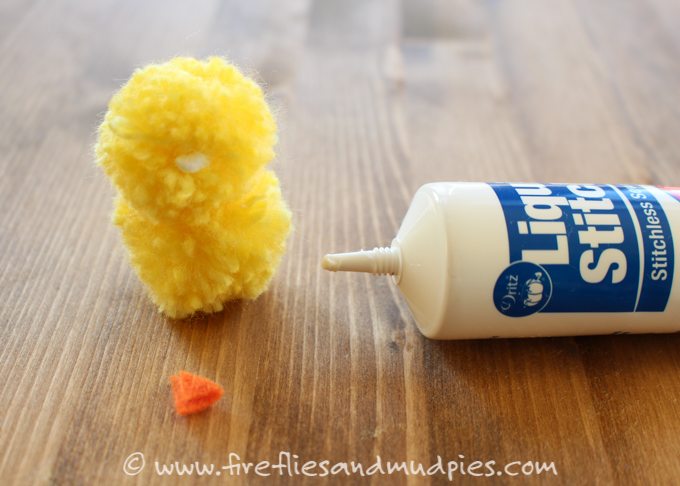 Simple Pom Pom Baby Chicks – Learn how to make pom pom pets for Easter. These adorable baby chicks are the perfect Easter basket addition and can be made with simple craft supplies.