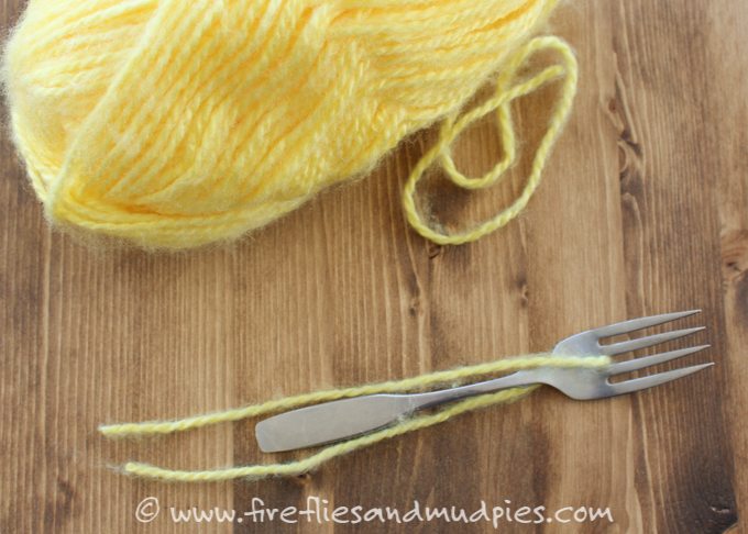 Simple Pom Pom Baby Chicks – Learn how to make pom pom pets for Easter. These adorable baby chicks are the perfect Easter basket addition and can be made with simple craft supplies.