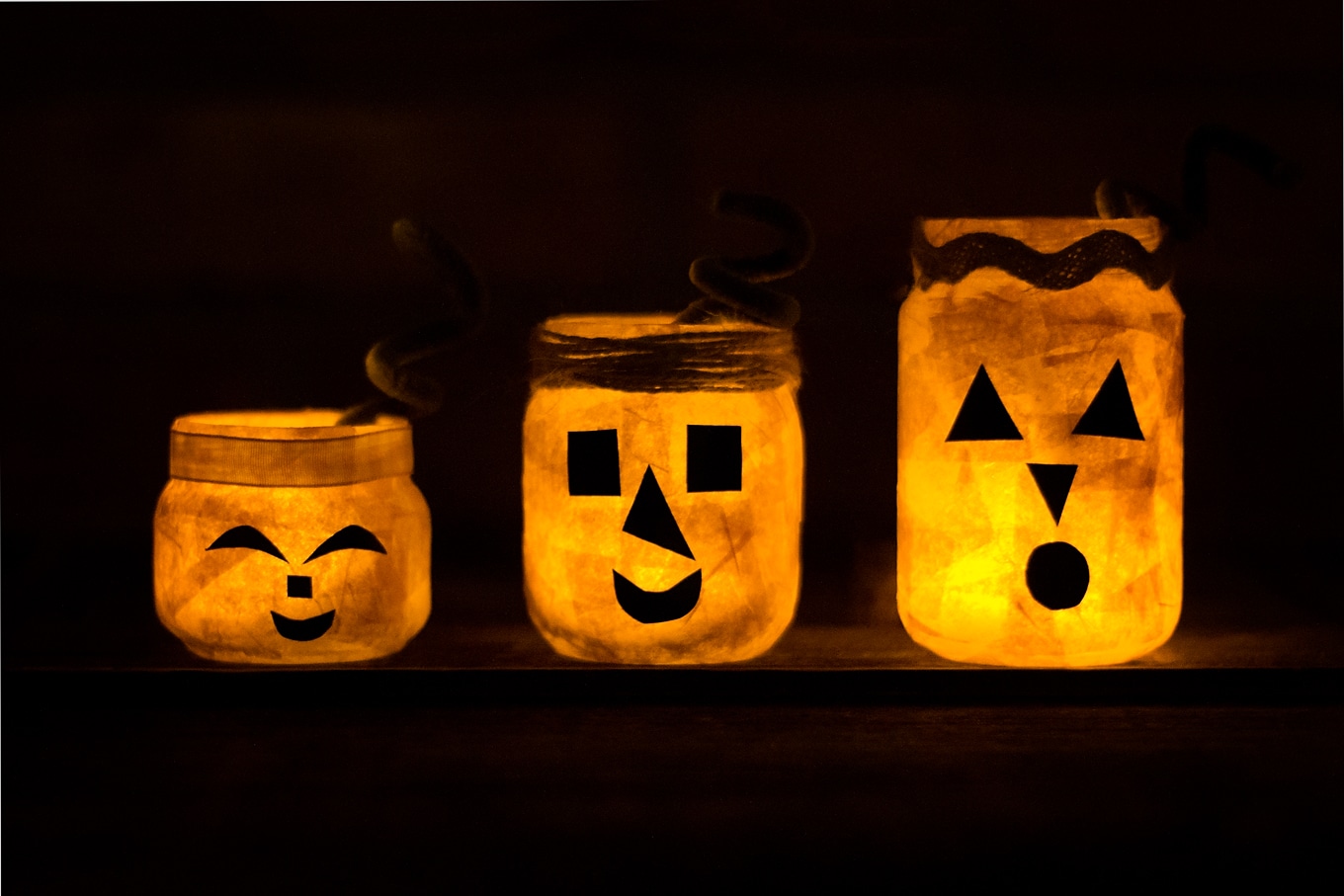 Kids of all ages will love creating a colorful and fun Jack O'Lantern Nightlight Jar for Halloween. This glowing Halloween craft is perfect for school or home. #pumpkincrafts #halloweencrafts #jackolanterncrafts #kidscrafts #nightlightjars #easycraftsforkids #tissuepapercrafts Jack O'Lantern Nightlight Jars