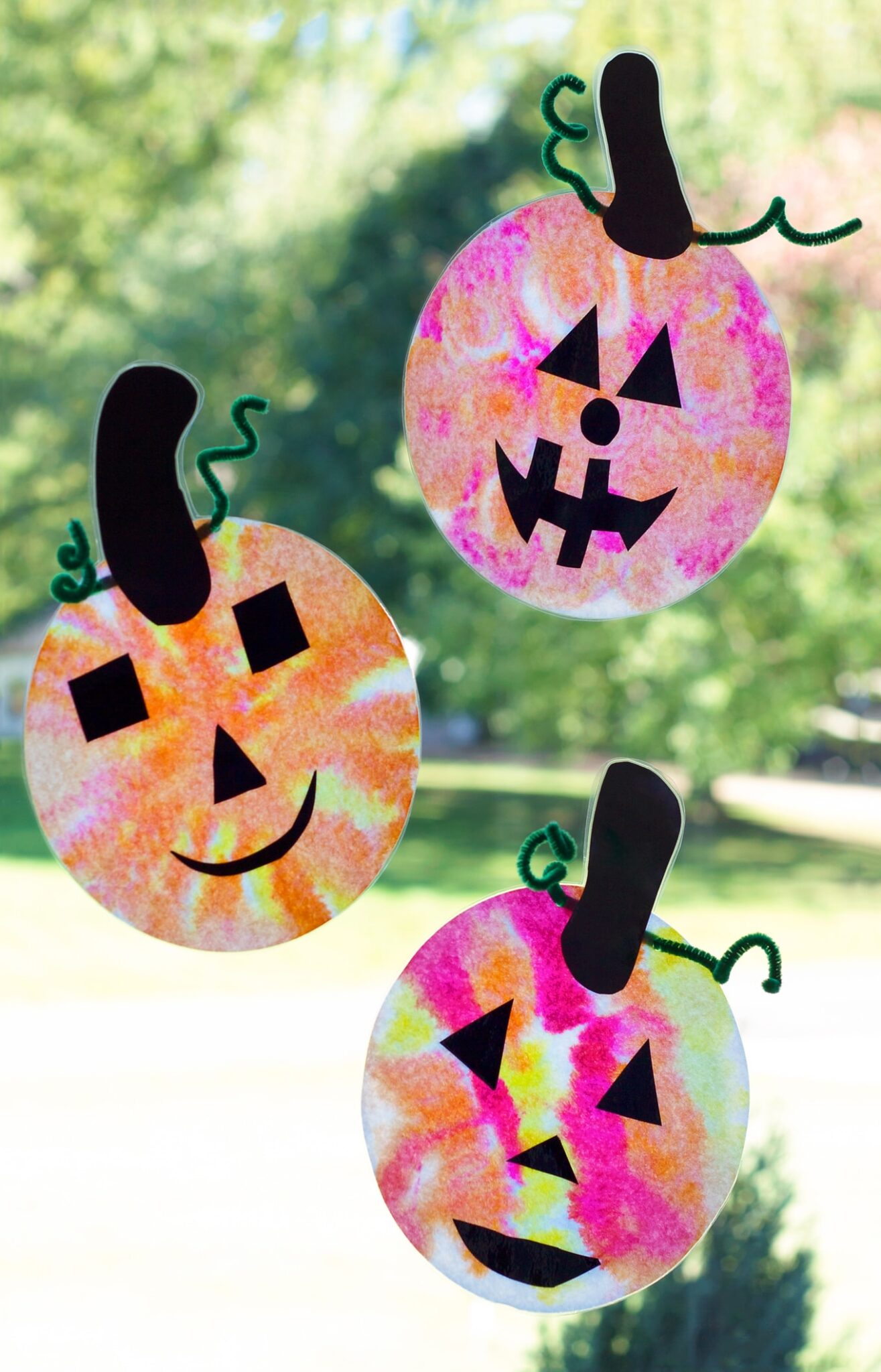 Jack O'Lantern Suncatchers Just in time for Halloween, learn how to make adorable and simple jack o'lantern suncatchers with markers, coffee filters, and water.