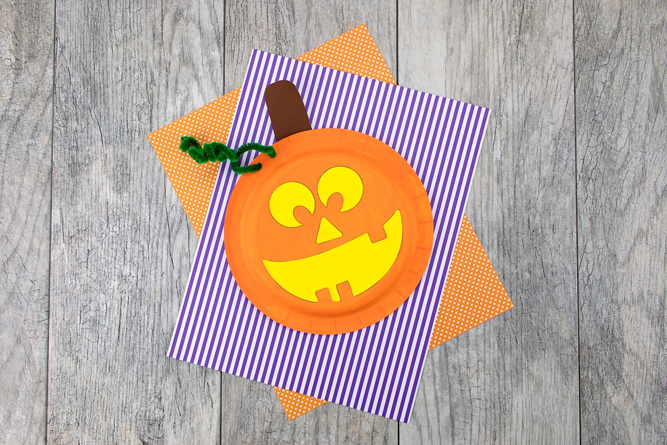 how to make an easy and fun paper plate pumpkin craft
