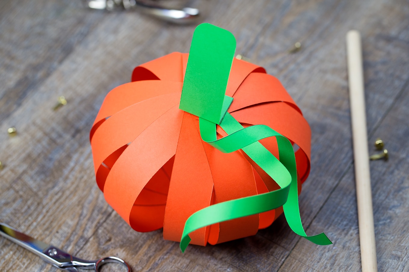 Paper Strip Pumpkin Craft Kids love this easy paper strip pumpkin craft! This simple fall craft includes a free printable template, making it perfect for home or school.