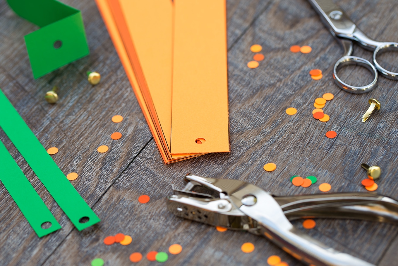 Paper Strip Pumpkin Craft Kids love this easy paper strip pumpkin craft! This simple fall craft includes a free printable template, making it perfect for home or school.