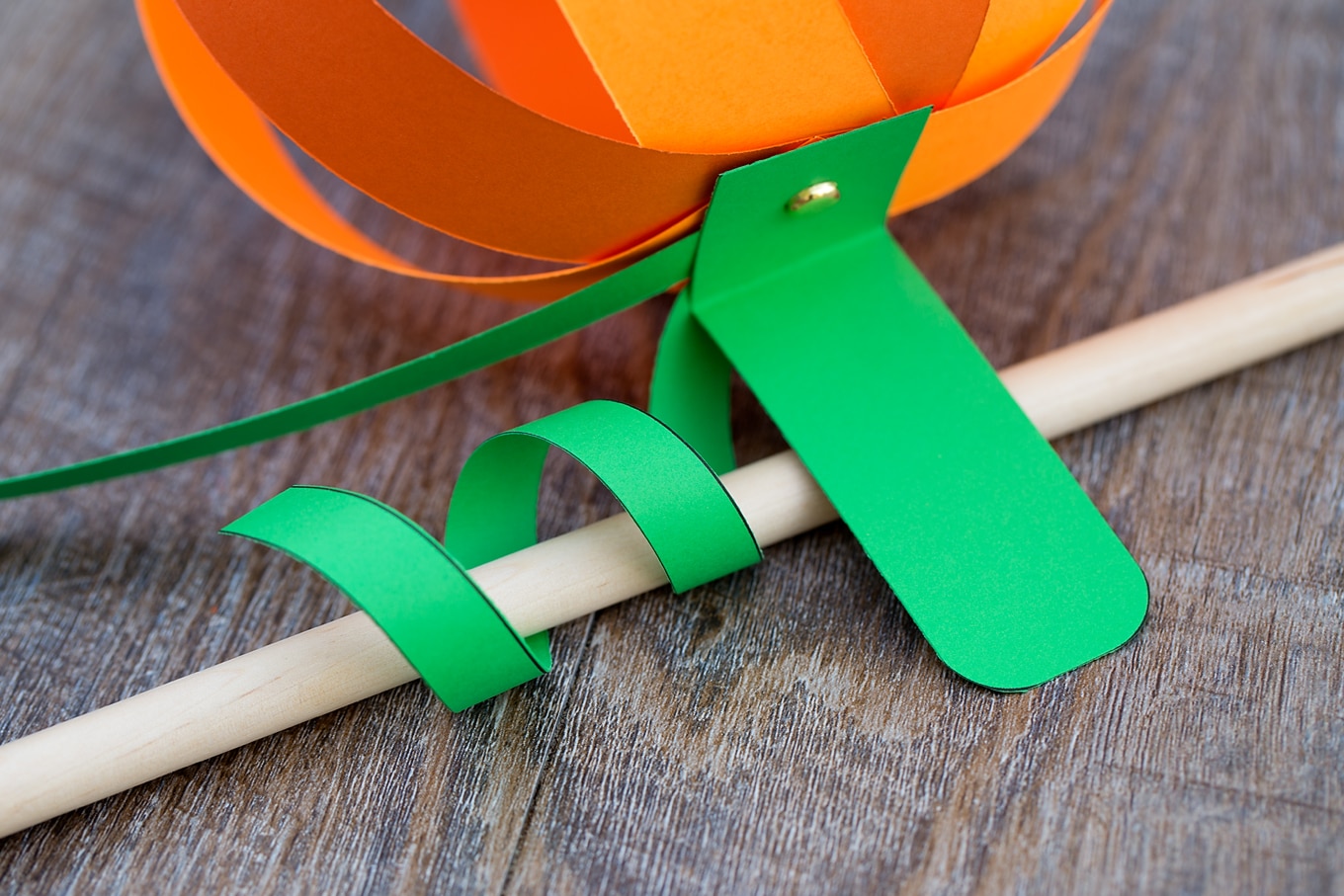 Paper Strip Pumpkin Craft Kids love this easy paper strip pumpkin craft! This simple fall craft includes a free printable template, making it perfect for home or school.