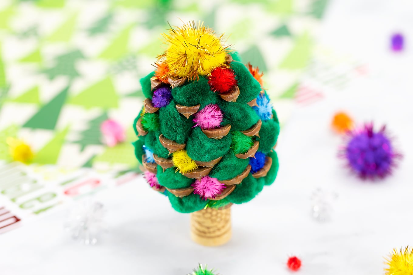 Easy and Fun Pine Cone Christmas Tree
