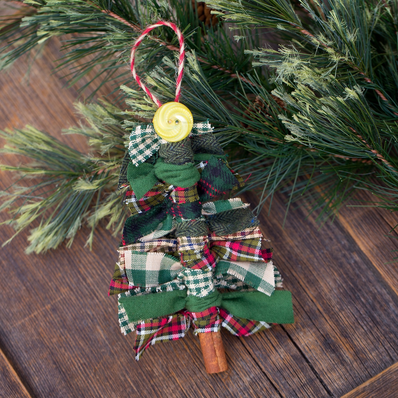 How to Make Scrap Fabric Tree Ornaments 