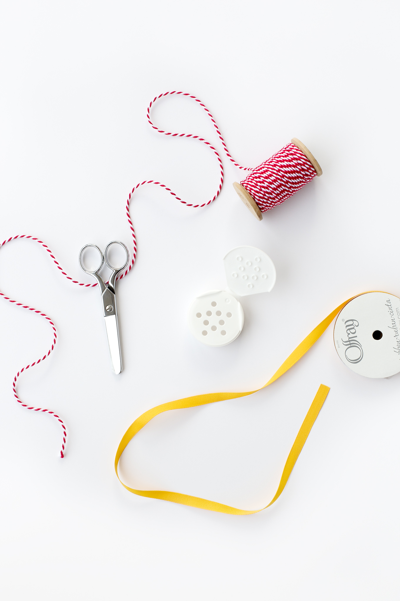 Materials Needed to Make Spice Jar Lid Ornaments Materials Needed to Make Spice Jar Lid Ornaments