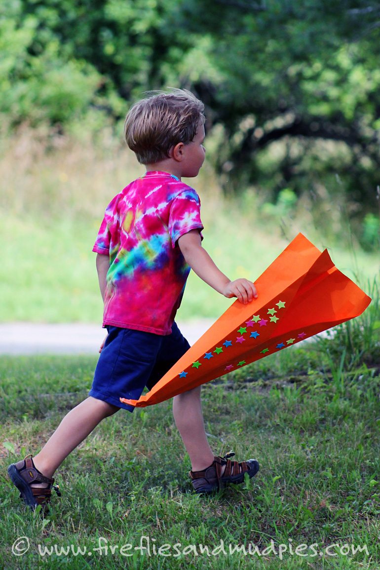 Make giant paper airplanes for summer fun! | Fireflies and Mud Pies