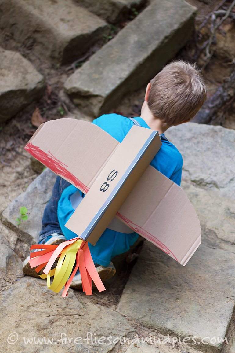 Create cardboard jetpacks for kids for imaginative play! | Fireflies and Mud Pies